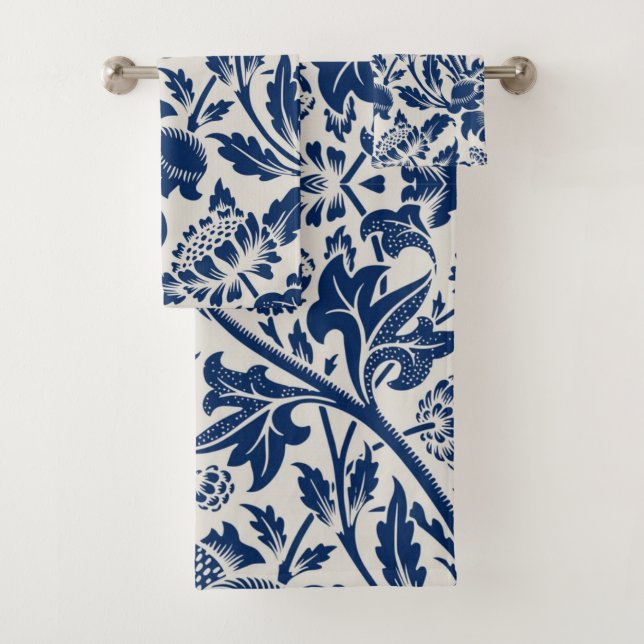 Intricate blue floral pattern on light background badhandtuch set (Insitu)