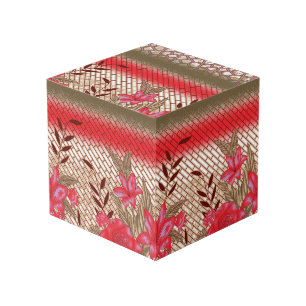Intrikates Stoffdesign mit Blumenmuster Würfel