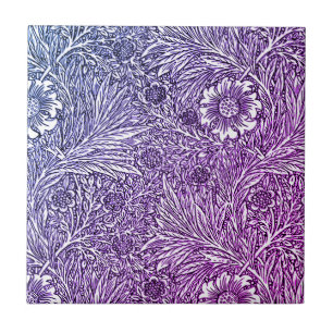 Intrikiertes Blumendesign in Lila Farben und Weiß Fliese