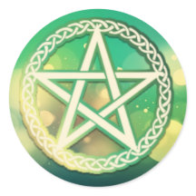 Intrikiertes grünes Pentagramm