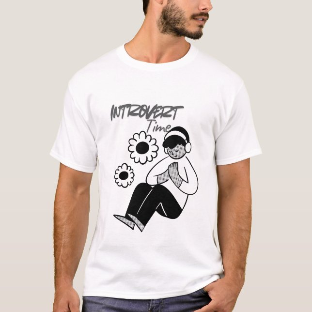 Introvert Time Minimal Typography T-Shirt (Vorderseite)
