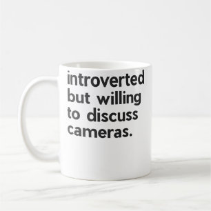 Introvertiert, aber bereit, über Fotografie zu dis Kaffeetasse