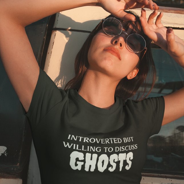 Introvertierte Bereitschaft, Geister Halloween zu  T-Shirt (Von Creator hochgeladen)