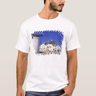 Ios, Griechenland. Die schöne und knusprige, wei T-Shirt