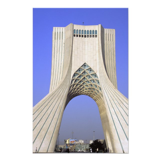 Iran, Teheran. Freiheitsdenkmal in Azadi Fotodruck (Vorne)