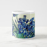 Ire (1890) von Vincent Van Gogh Jumbo-Tasse<br><div class="desc">Hübsch , Vintag , Schönes Gemälde Vincent Van Gogh Irises (1890) . Das ist ein altes Meisterwerk des niederländischen Meisters Vincent Van Gogh. Dieses schöne alte Ölgemälde hat eine schöne, lebendige, gesättigte Farbe. Dieses alte Bild zeigt einen Haufen violett blauer Irisen. Vincent Van Gogh war ein niederländischer Postimpressionist. Dieses Bild...</div>