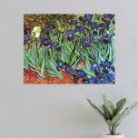 Ire von Vincent van Gogh, Vintag Garden Art Leinwanddruck<br><div class="desc">Ire (1889) von Vincent van Gogh ist ein Vintages, kunstvolles Post-Impressionismus Landschaftsbild mit Blumengarten mit lila bärtigen Reisen, die von Orangenpfeifen wachsen. An der Kante blüht eine weiße Iris-Blume des Single. Über den Künstler: Vincent Willem van Gogh (1853-1890) war einer der berühmtesten postimpressionistischen Maler seiner Zeit. Seine Arbeit war besonders...</div>