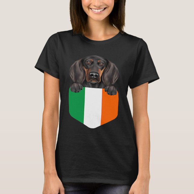 Ireland Flag Black and Tan Coonhound Dog In Pocket T-Shirt (Vorderseite)