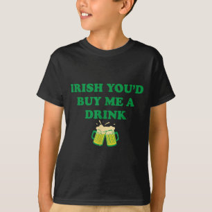 Iren kaufen ein Getränk, lustig trinken St. Patric T-Shirt