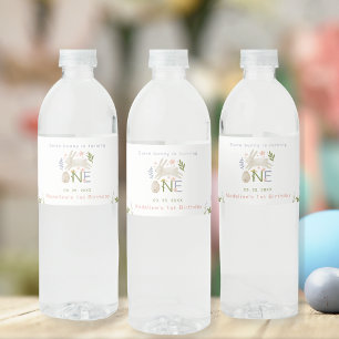 Irgendein Bunny macht einem Mädchen den 1. Geburts Wasserflaschenetikett