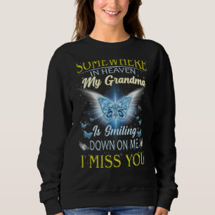 Irgendwo im Himmel Vermisst dich meine Oma Everyda Sweatshirt