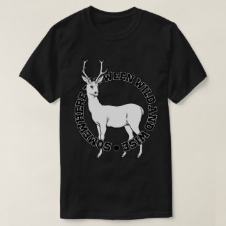 Irgendwo zwischen Wild und Weiser Hirsch-Linienkun T-Shirt
