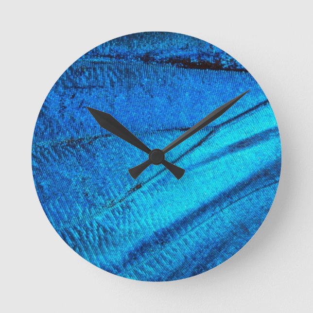 Iridescent Blue Butterfly Wing Runde Wanduhr (Vorderseite)
