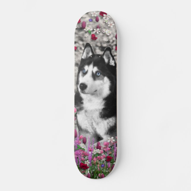 Irie der sibirische Schlittenhund in den Blumen Skateboard (Vorderseite)