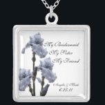 Iris of Blue Bridesmaid Gift Versilberte Kette<br><div class="desc">"Meine Brautjungfrau,  meine Schwester,  meine Freundin" Blue Iris Halskette personalisierbares Geschenk für das ganze Brautparty.</div>