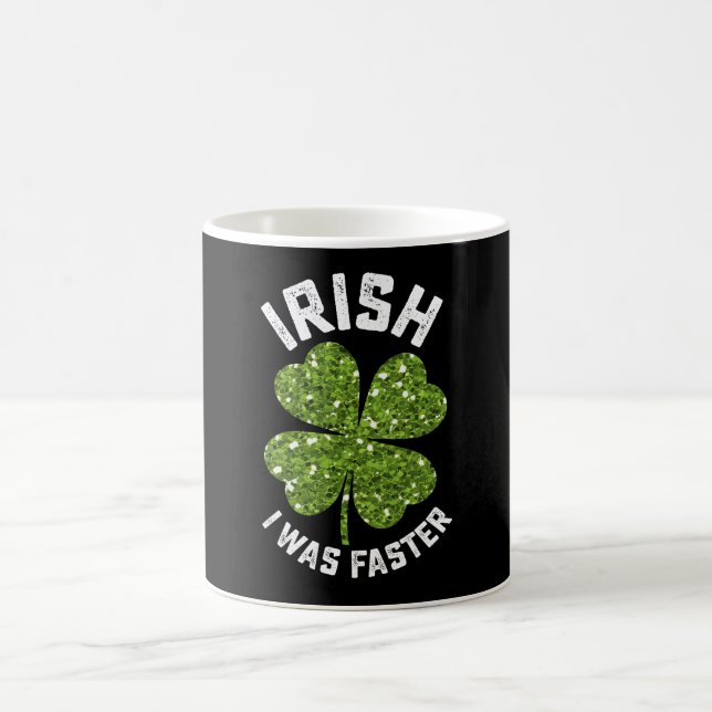 Irisch ich lief am St. Patrick's Day schneller Kaffeetasse (Mittel)