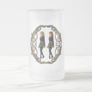 Irisch Step-Tänzer in keltischer Knotenornament-Um Mattglas Bierglas