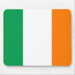 Irische Flagge Mousepad<br><div class="desc">Sie werden dieses niedliche irische Flaggendesign von FlagWare, Irland, Liebe! Gut für Geschenke! Wir bieten maßgeschneiderte Hüllen, Ärmel und Skins für viele Elektronik- und Smartphones wie iPhone, iPod, iPad, BlackBerry und Samsung Galaxy S. Suchen Sie auf unserer Website nach Geschenkideen wie Kissen, Gürtelschnallen, Uhren, Krawatte und Hüten. Éire bratach, Gaeilge...</div>