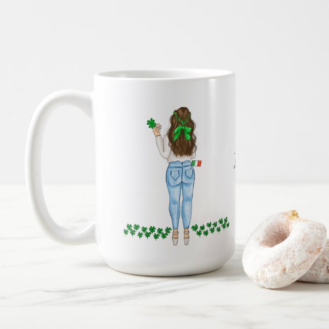 Irische Frau mit Vierblättriges Kleeblatt Kaffeetasse (Mit Donut)