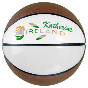Irische Rosenflagge mit personalisiertem Namen Basketball