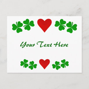 Irische Shamrock-Grenze mit rotem Herzen Postkarte