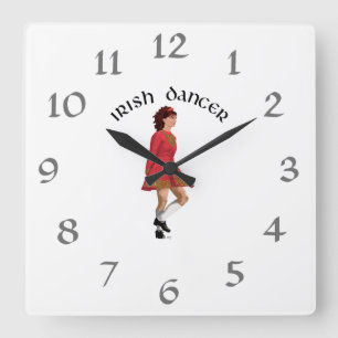 Irische Tänzerin Brünette in Rot Quadratische Wanduhr