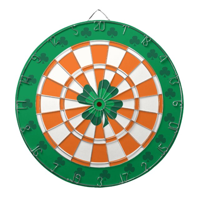 Irischer Dartboard: Kleeblatt-Grün, Orange und Dartscheibe (vorne)