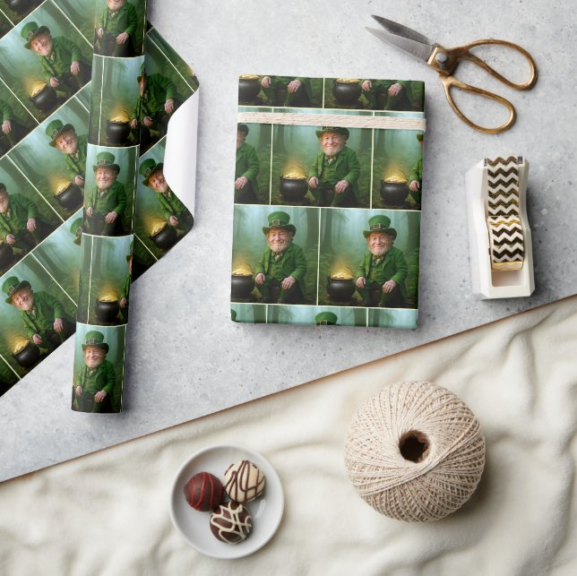 Irischer Leprechaun mit einem Goldtopf Geschenkpapier (Kunsthandwerk)