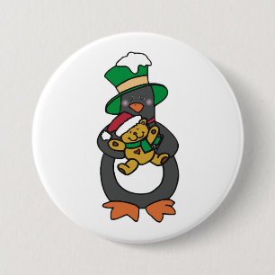 Irischer Pinguin hält Weihnachts-Teddybär Button