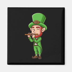 Irischer St. Patricks Tag Leprechaun spielt Flöte  Magnet