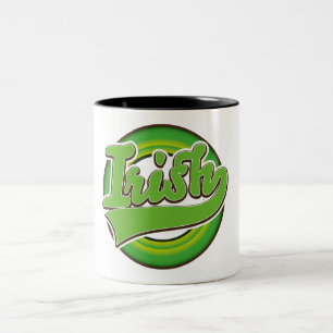 irisches Logo. Zweifarbige Tasse