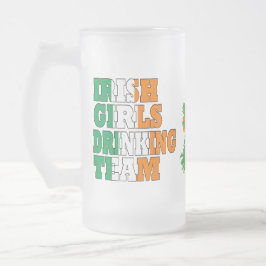 Irisches Mädchen-Trinkteam Mattglas Bierglas