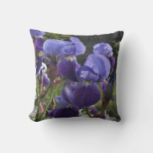 Irises Blume Throw Pillow