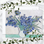 Irises Floral Vincent van Gogh Postkarte<br><div class="desc">Eine Kunstpostkarte mit dem postimpressionistischen Gemälde Ire (1890) des niederländischen Künstlers Vincent Van Gogh (1853-1890). Er wurde von japanischer Kunst in seinen vielen Iris-Gemälden beeinflusst. Schöne blauviolette Töne in einer Vase vor weißem Hintergrund.</div>