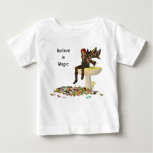 Irish Boy Fairy auf Mushroom Baby T - Shirt
