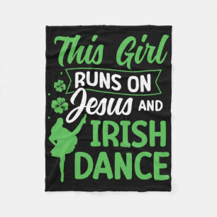 Irish Dance Dieses Mädchen läuft auf Jesus und Iri Fleecedecke