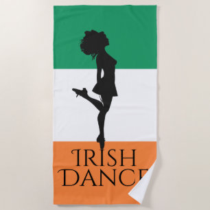Irish Dancer and Flag Ireland Hard Shoe Dance Strandtuch