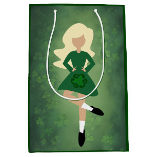 Irish Dancer mit Blond Hair Green Clovers Dance Mittlere Geschenktüte