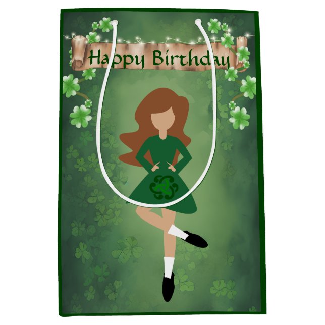 Irish Dancer mit Brown Hair Happy Birthday Dance Mittlere Geschenktüte (Vorderseite)