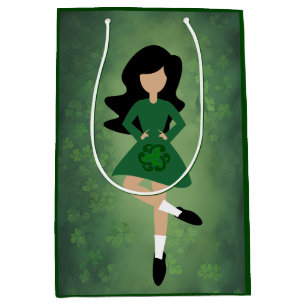 Irish Dancer mit schwarzem Haar Green Clovers Da Mittlere Geschenktüte