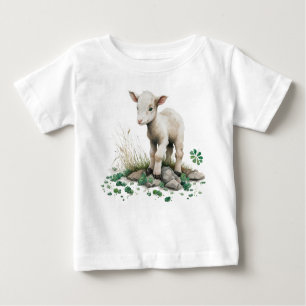 Irish Farmhouse   Niedliches Lamm in Clover Baby T Baby T-shirt