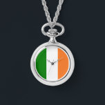 Irish Flag Fills Necklace Armbanduhr<br><div class="desc">Die Necklace-Uhr verfügt über eine irische Flagge, die den gesamten druckbaren Raum füllt. Einfaches, aber schönes Design, um Ihr Erbe und Ihre Kultur zu teilen. Ein tolles Geschenk für jeden Anlass für Ihre Lieblings-Irin. Nicht nur toll, den St. Patrick's Day zu feiern, sondern auch Wiedersehen, Mütter- und Vatertag, Reisegruppen und...</div>