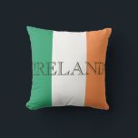 Irish Flag Ireland tpcent Kissen<br><div class="desc">Irish Flag Irland Outdoor Throw Kissen Design © Trinkets and Things 2017 - AHP Design. Alle Rechte vorbehalten.</div>