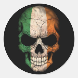 Irish Flag Skull auf Black Runder Aufkleber