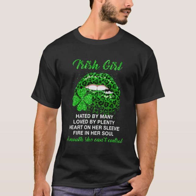 Irish Girl Hass von vielen geliebt durch viel Herz T-Shirt (Vorderseite)