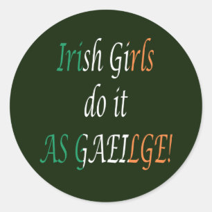 Irish Girls tun es als Gaeilge-Stkcnt Runder Aufkleber