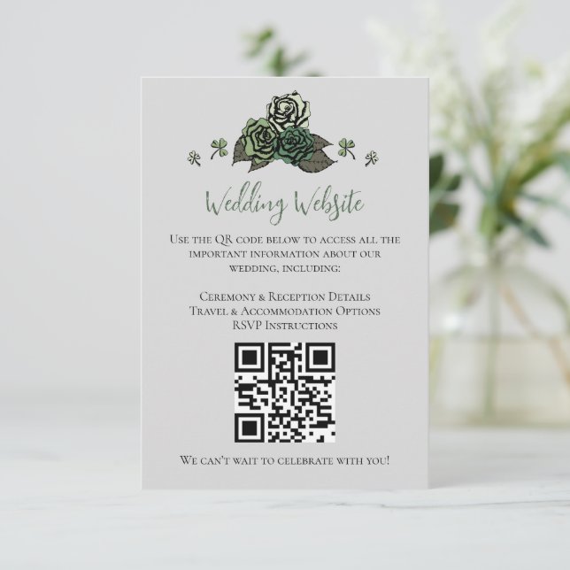 Irish Green Floral Skulls Wedding Website QR Code Begleitkarte (Stehend Vorderseite)