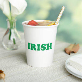 Irish Green moderne Typografie Saint Patrick's Day Pappbecher