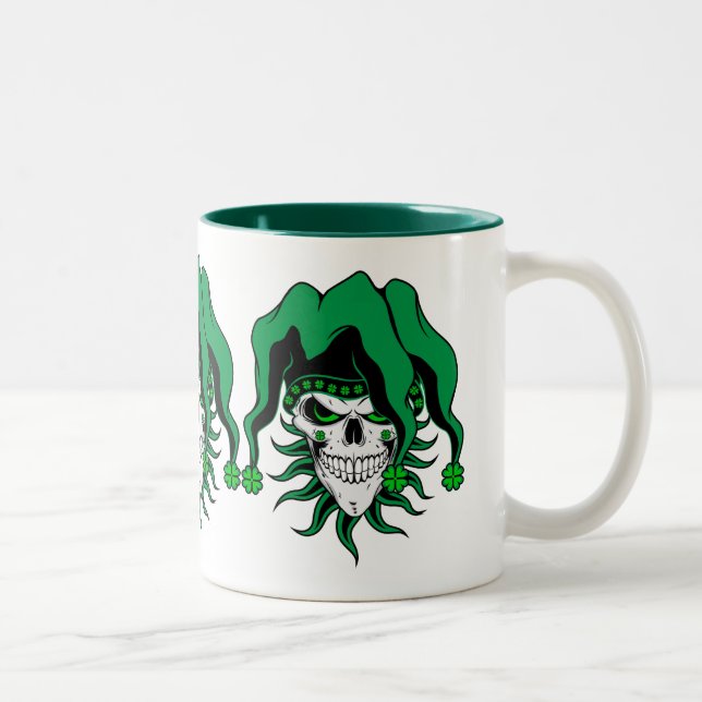 Irish Jester Skull Zweifarbige Tasse (Rechts)