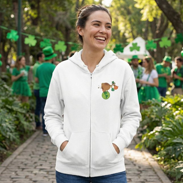 Irish Leprechaun Cow Standing on Planet Earth Hoodie (Von Creator hochgeladen)